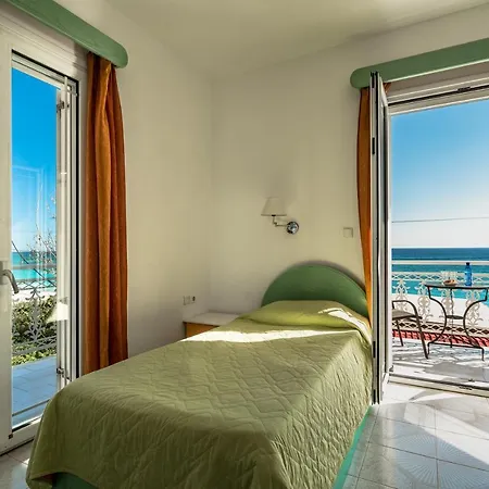 בית הארחה Angela Sea View 7 *